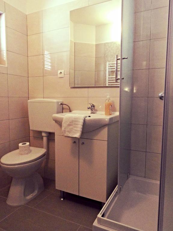 Apartmani Simic Стариград-Паклениця Екстер'єр фото