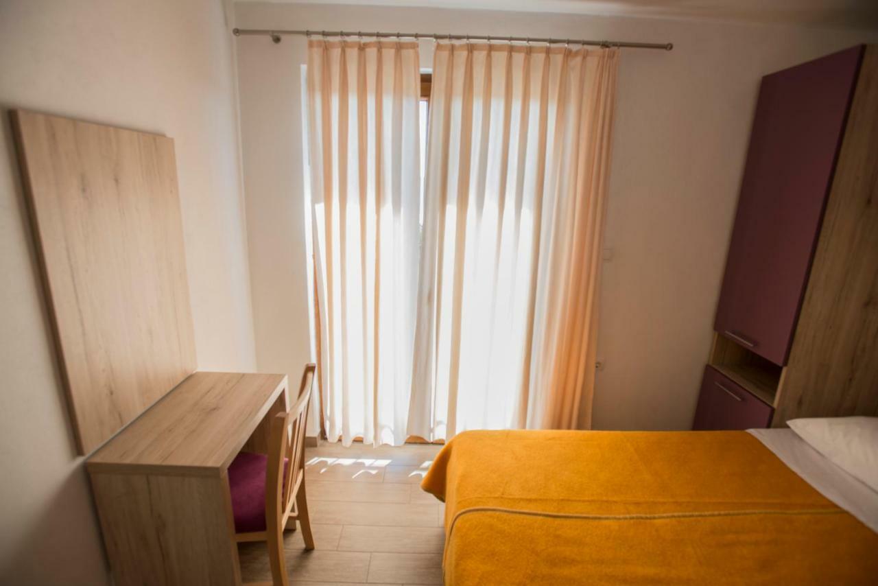 Apartmani Simic Стариград-Паклениця Екстер'єр фото